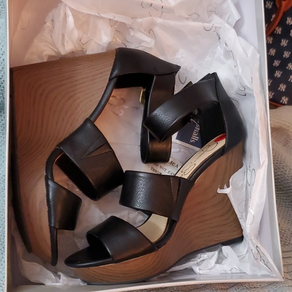 Shoes - Picture 6 of 7